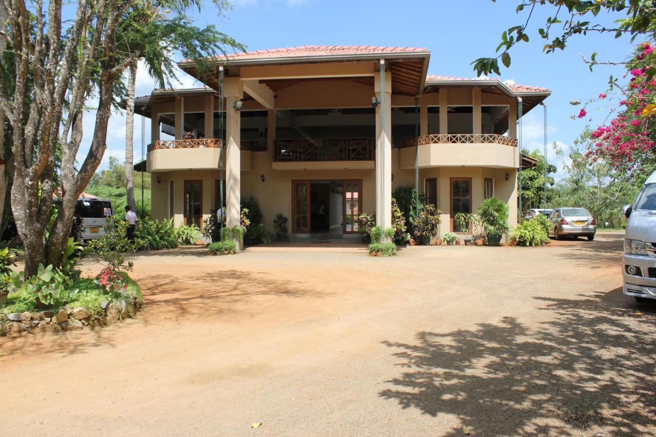 Hibiscus Garden Hotel Tissamaharama Eksteriør bilde